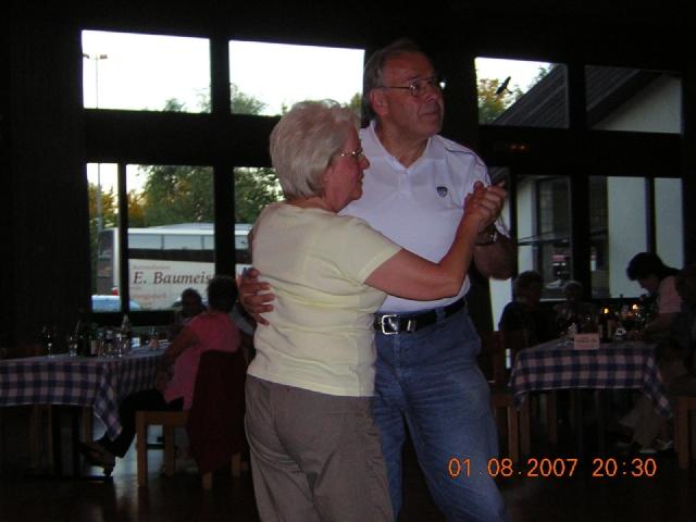 Wegscheid -Angelika hat einen Verehrer.JPG